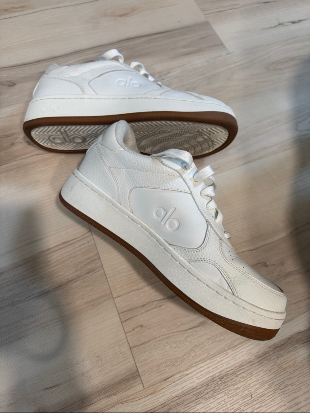 ALO Yoga unisex White Low-Top Sneakers - Picture 5 of 5